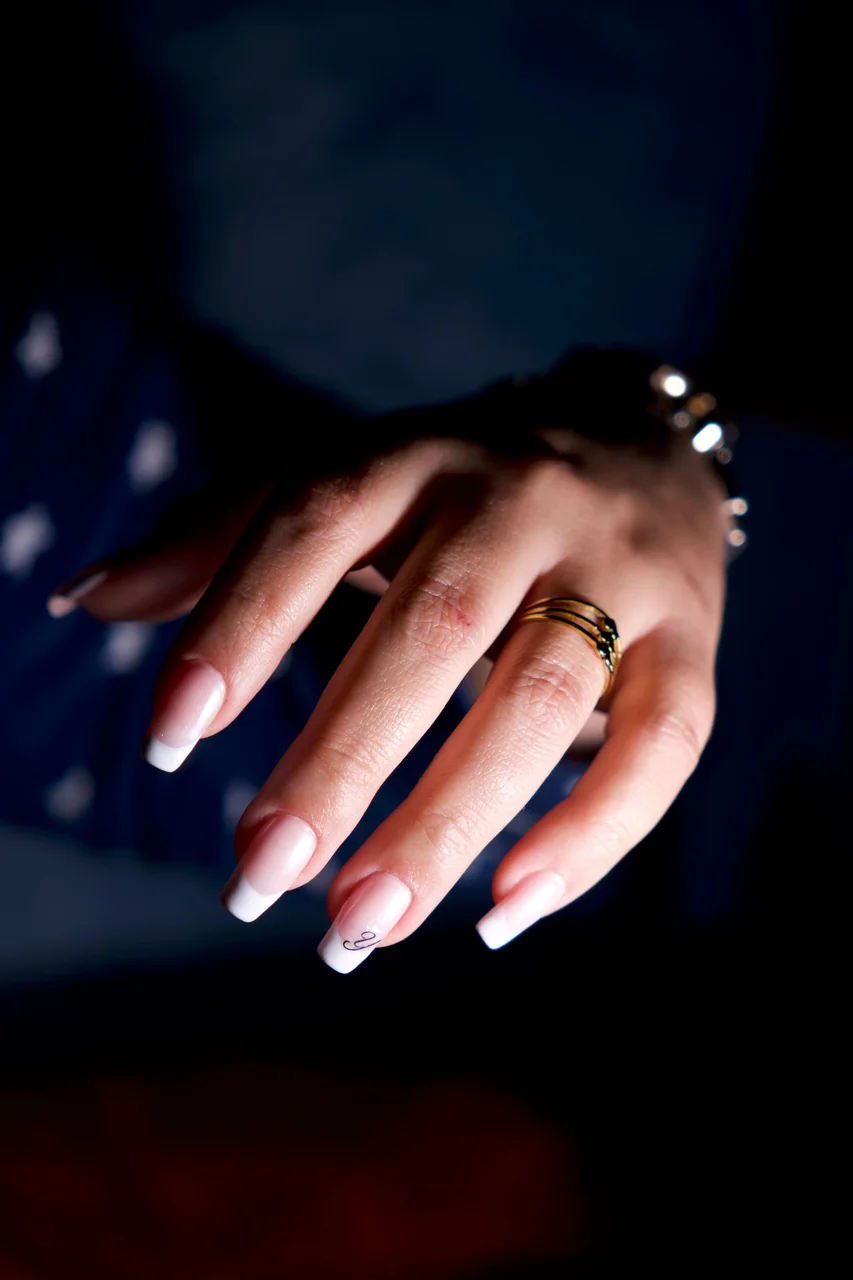 Delicate hand adorned with refined manicure and jewellery at Helvona Savialisse