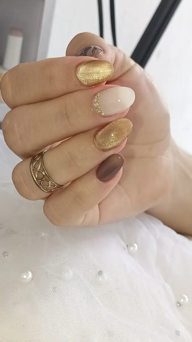 Refined manicure details