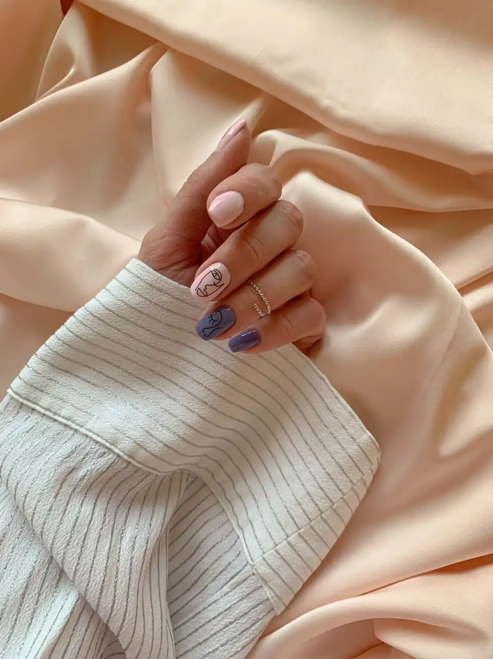Sculptural manicure with delicate pastel art details by Helvona Savialisse